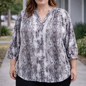 Vince Camuto Top Womens 3XL Blouse Demure Snakeskin Reptile Print Shirt V Neck